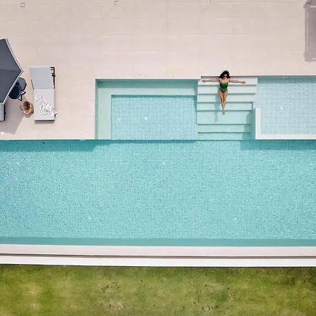 Gavras Exclusive Villas, With Infinity Pools, Whirlpools & Seaviews, By Thinkvilla Вилла