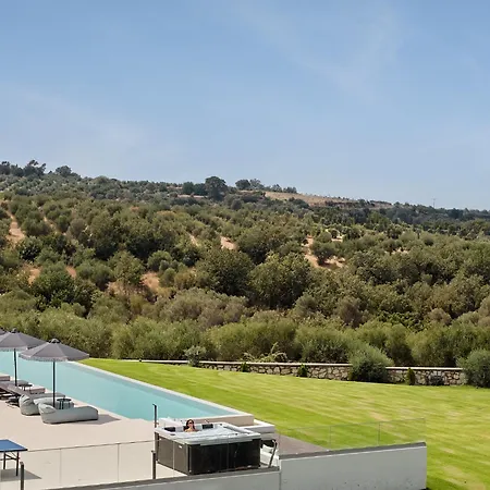 Gavras Exclusive Villas, With Infinity Pools, Whirlpools & Seaviews, By Thinkvilla Вилла