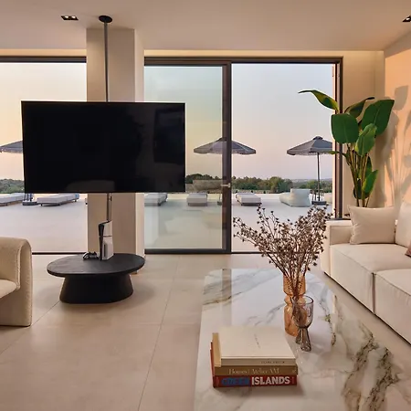 Gavras Exclusive Villas, With Infinity Pools, Whirlpools & Seaviews, By Thinkvilla Вилла